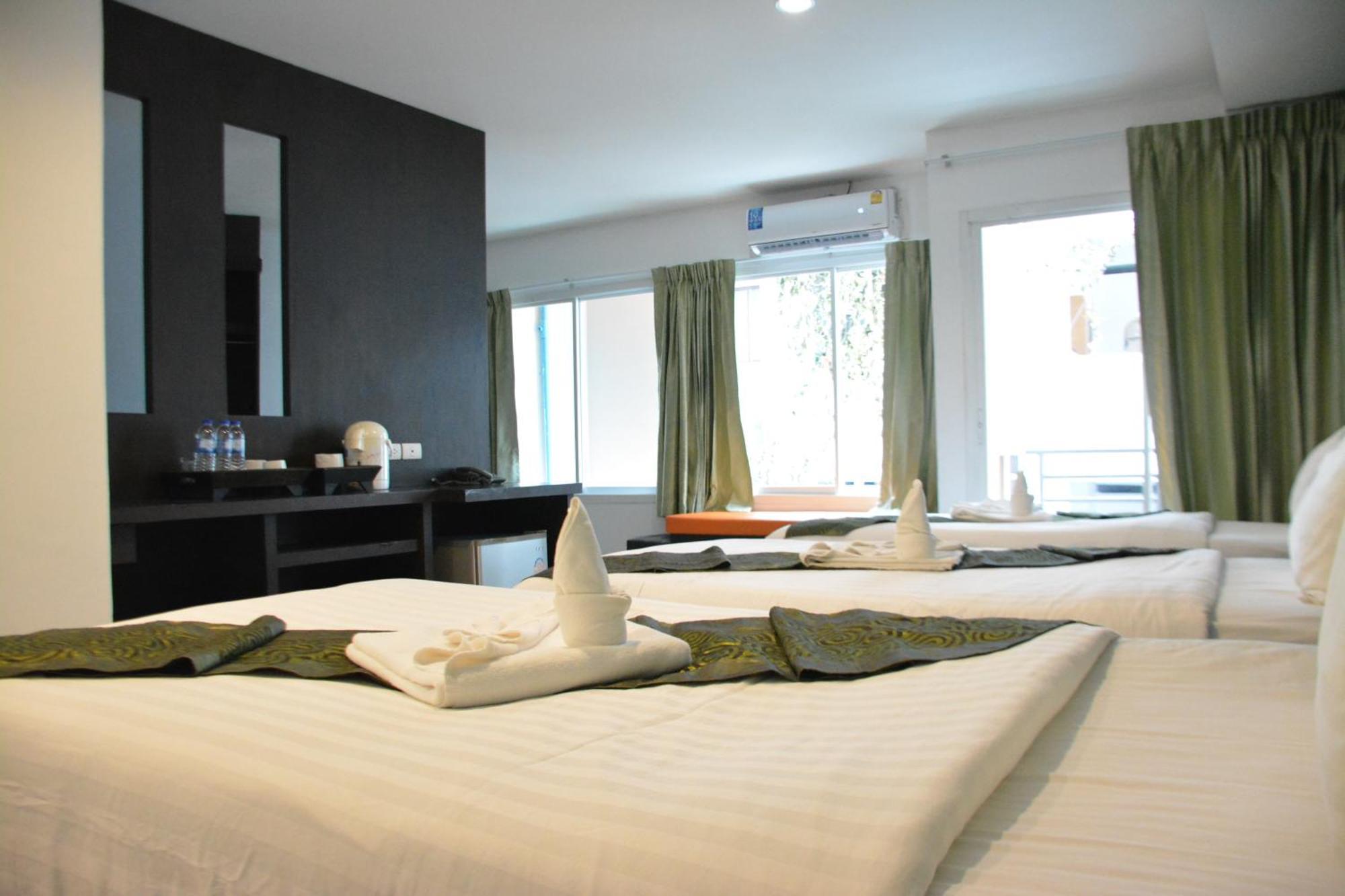 Zephyr Grand Hotel Patong Екстериор снимка