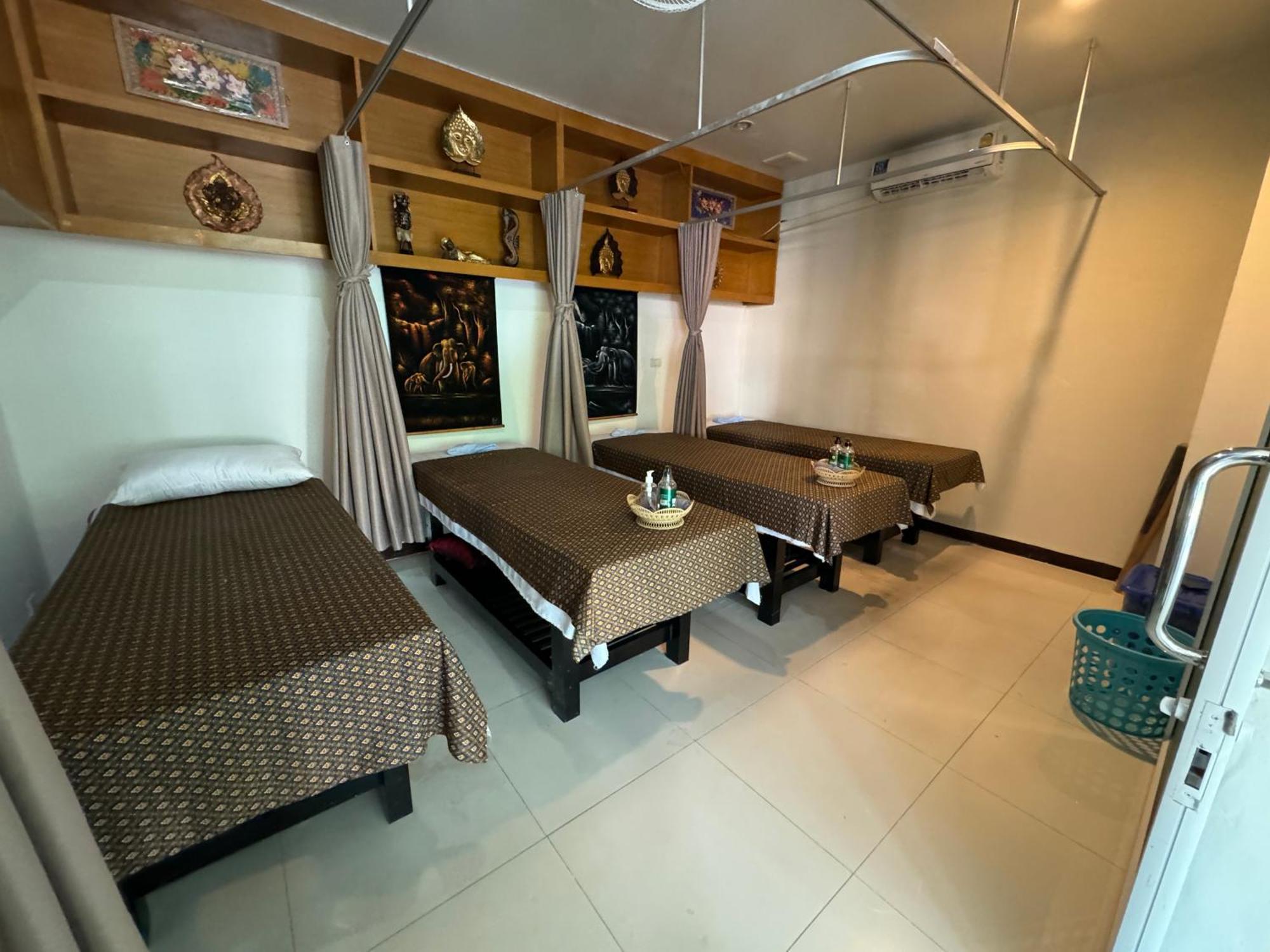 Zephyr Grand Hotel Patong Екстериор снимка
