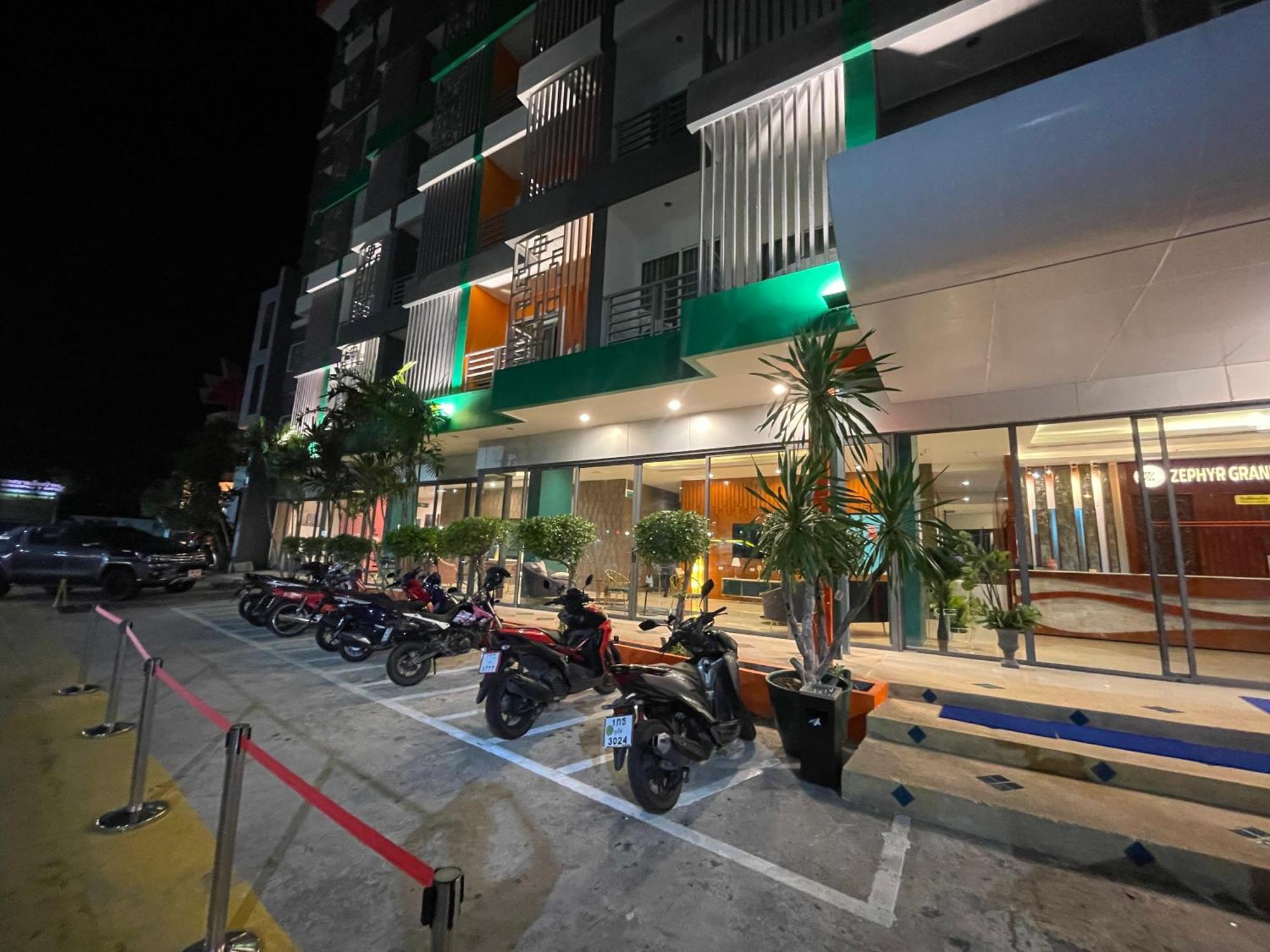 Zephyr Grand Hotel Patong Екстериор снимка